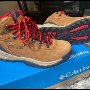 NEW Columbia Hiking Boots